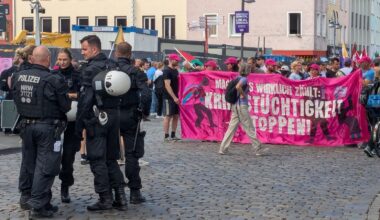 Köln: Polizei geht brutal gegen Friedensdemonstranten vor