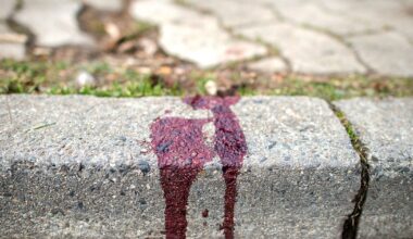 Gewalttat in Bielefeld: Polizei fahndet nach Mann mit Hals-Tattoos