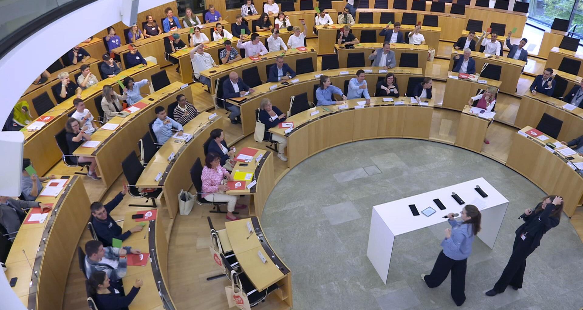 Landesjugendkongress – Treffen in Wiesbaden - Video | hessenschau.de