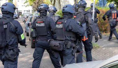 Großer Polizeieinsatz an Essener Berufskolleg – Lehrerin mit Messer angegriffen