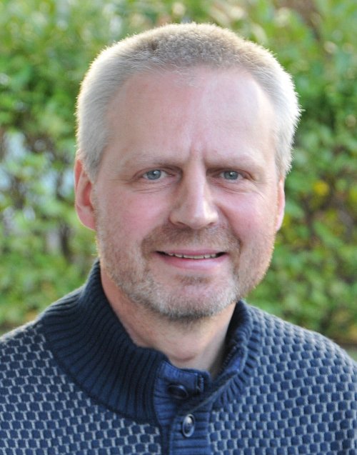 Stefan Hellweg von der Steinhagener Gemeindeverwaltung hilft Tauschwilligen bei Bedarf. - © Frank Jasper