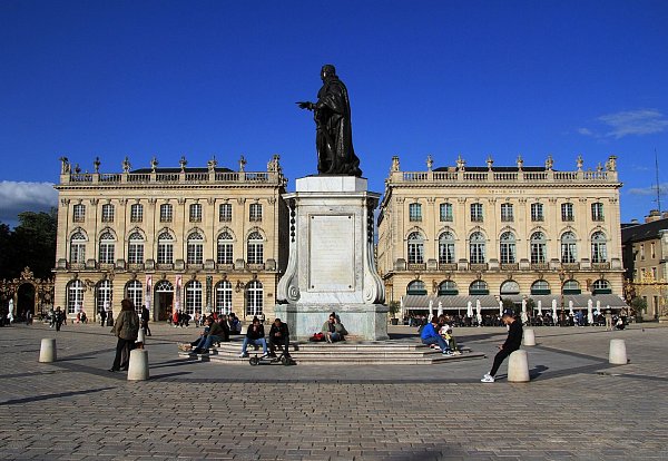 Herzog Stanislas ließ diesen Platz mit den Bauten ringsum errichten - seit 1983 Unesco-Weltkulturerbe. - © Bernd F. Meier/dpa-tmn