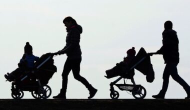 Eltern geben etwas weniger für Babyausstattung aus | Wirtschaft Überblick