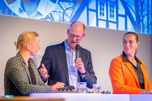 Friederike Hegemann (v. l.), Thomas Tappe und Edda Sommer machten am Dienstag klar, wofür sie stehen. - © Nico Seifert