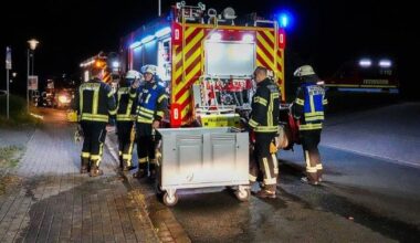 Brand in Bielefelder Mehrfamilienhaus: Bewohner warten auf ihre Retter auf dem Balkon