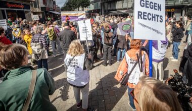 Einen Tag vor der Wahl – Doppel-Demo auf Bielefelds Jahnplatz