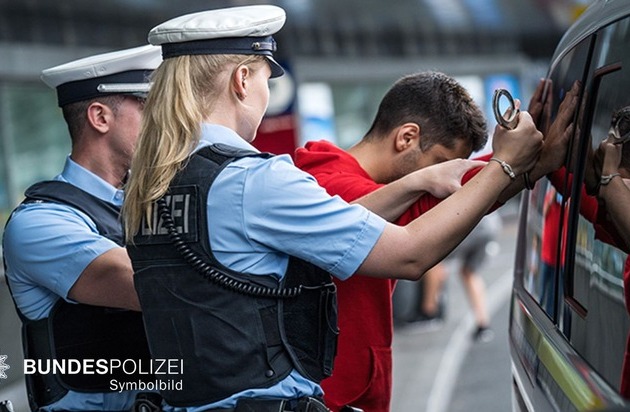 Bundespolizeidirektion München: Zweimal Widerstand am Sonntagmorgen - drei leicht ...