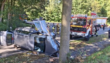 Schwerer Unfall in Spenge: Feuerwehr befreit Fahrerin durch Kofferraum | Haller Kreisblatt