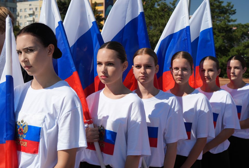 Ukrainische Schülerinnen am ­russischen «Tag der Flagge» im besetzten Mariupol