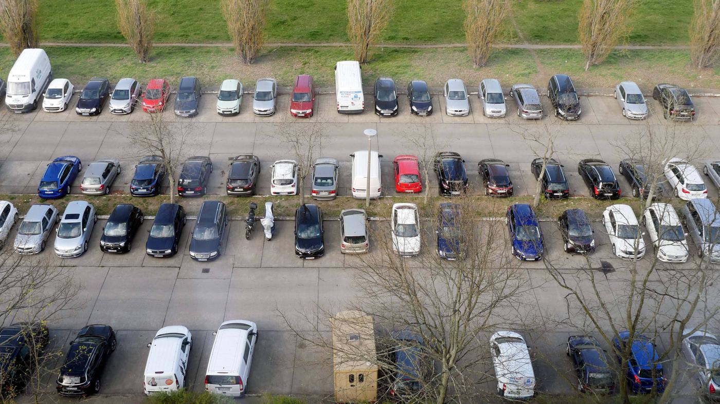 Darf die Adler-Group auch Altmieter fürs Parken zahlen lassen? 