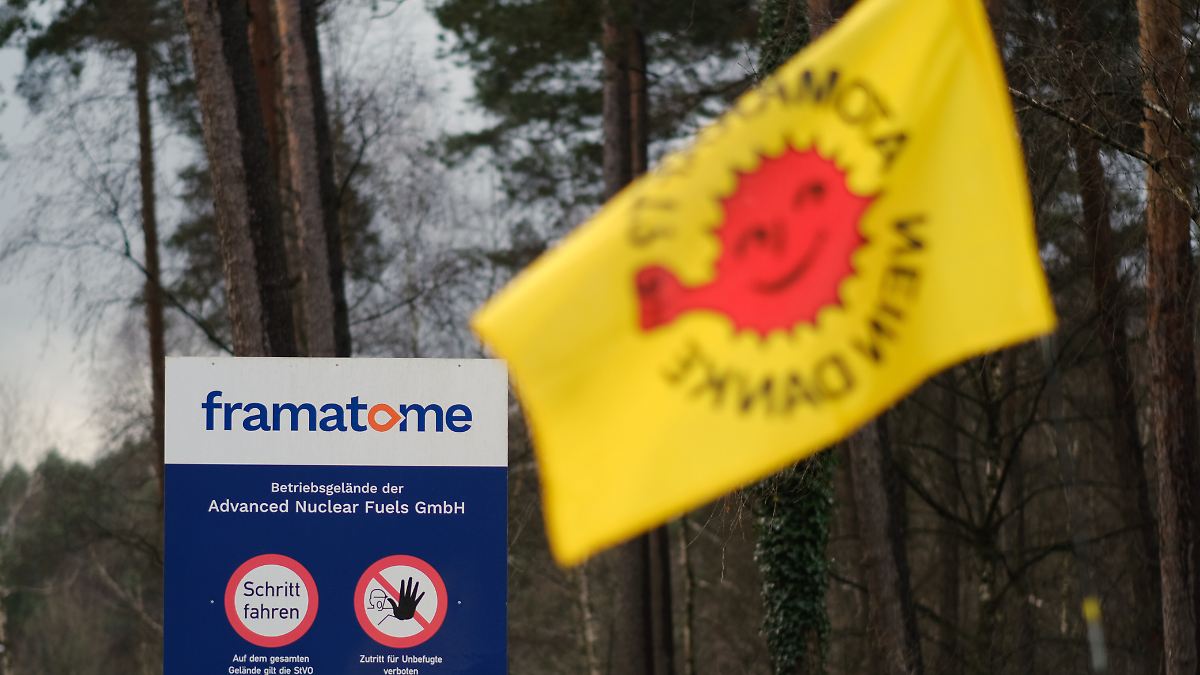 Brennstäbe aus dem Möbellager: Frankreich lädt Putins Atomkonzern ins Emsland ein