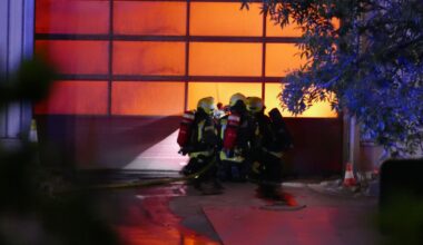 Halle mit 200 Tonnen Sperrmüll brennt bei RSAG in Troisdorf