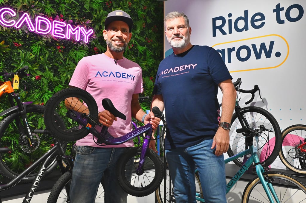 „Academy-Brandstore“ für Fahrradberatung und Tests eröffnet