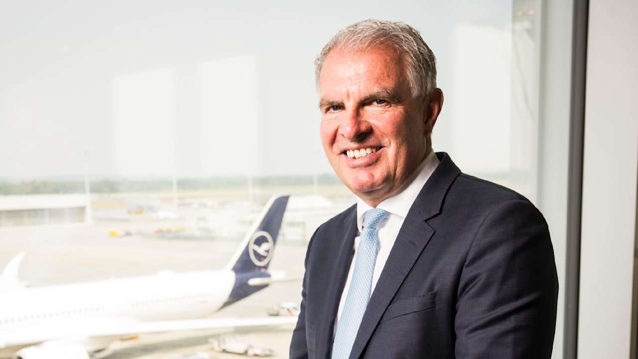 CEO Carsten Spohr zufrieden: Lufthansa endlich wieder pünktlicher | Leben & Wissen