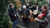 An der letzten Ruhestätte des am 9. Oktober 2006 verstorbenen Rock-Musikers Klaus Renft spielte zum Abschied die damalige Klaus Renft Combo auf dem Leipziger Südfriedhof. (Archivfoto 2006)