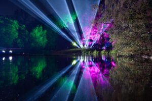 Familien erleben magische Momente beim Lichterfest im Fredenbaumpark