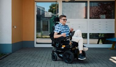 Till Martenka vor seiner eigenen Wohnung