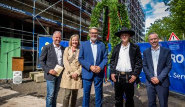 Viel Platz für mehr als 830 Kinder: Am neuen Schulzentrum an der Burgholzstraße wurde Richtfest gefeiert