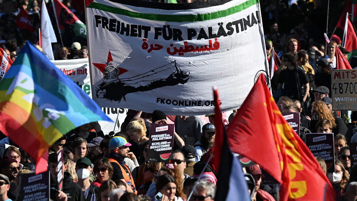 Berlin und Düssdeldorf: Proteste gegen Gazakrieg mit Tausenden Teilnehmern - Politik