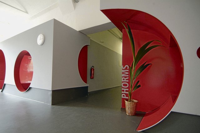 Futuristisch lernen: Empfangshalle der privaten Phorms-Grundschule