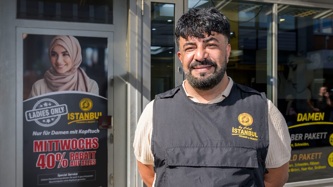 Frau fühlte sich diskriminiert: Friseur gibt Kopftuch-Rabatt | Politik