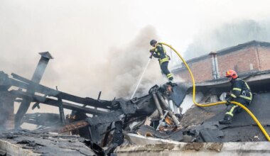 Ukraine News: Ukraine meldet Angriffe mit mehr als 500 Drohnen und Marschflugkörpern - Politik