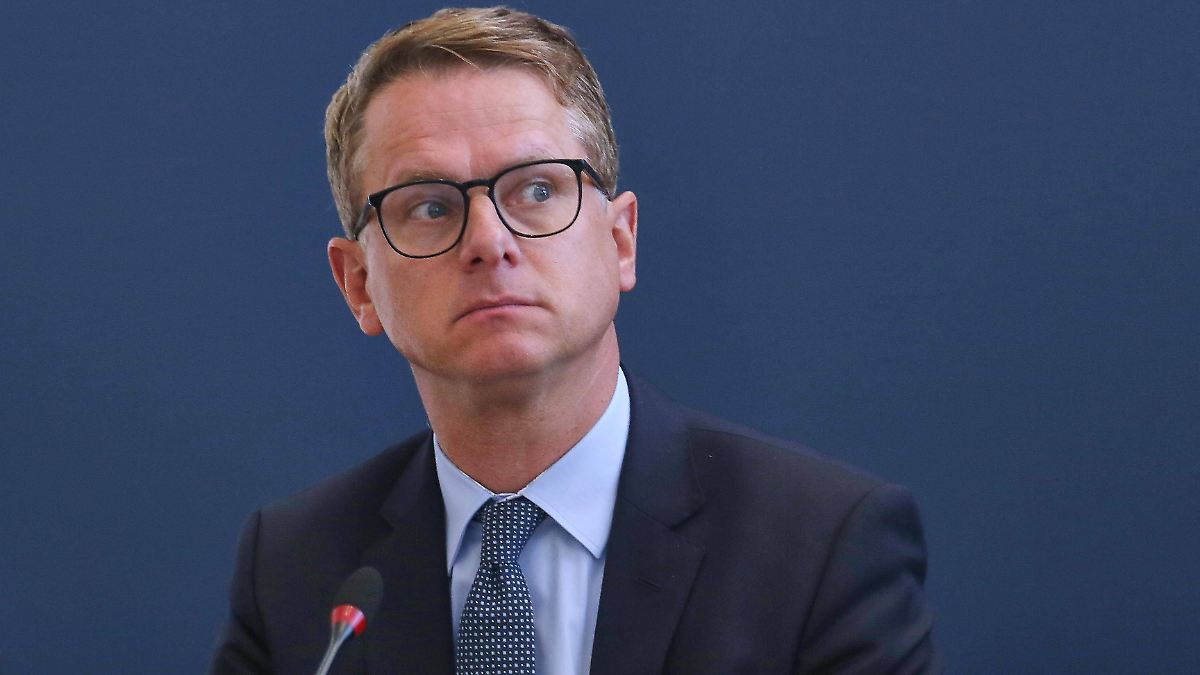 Aufstocken bei Minijobs: Linnemann will Bürgergeldbezug für EU-Ausländer erschweren
