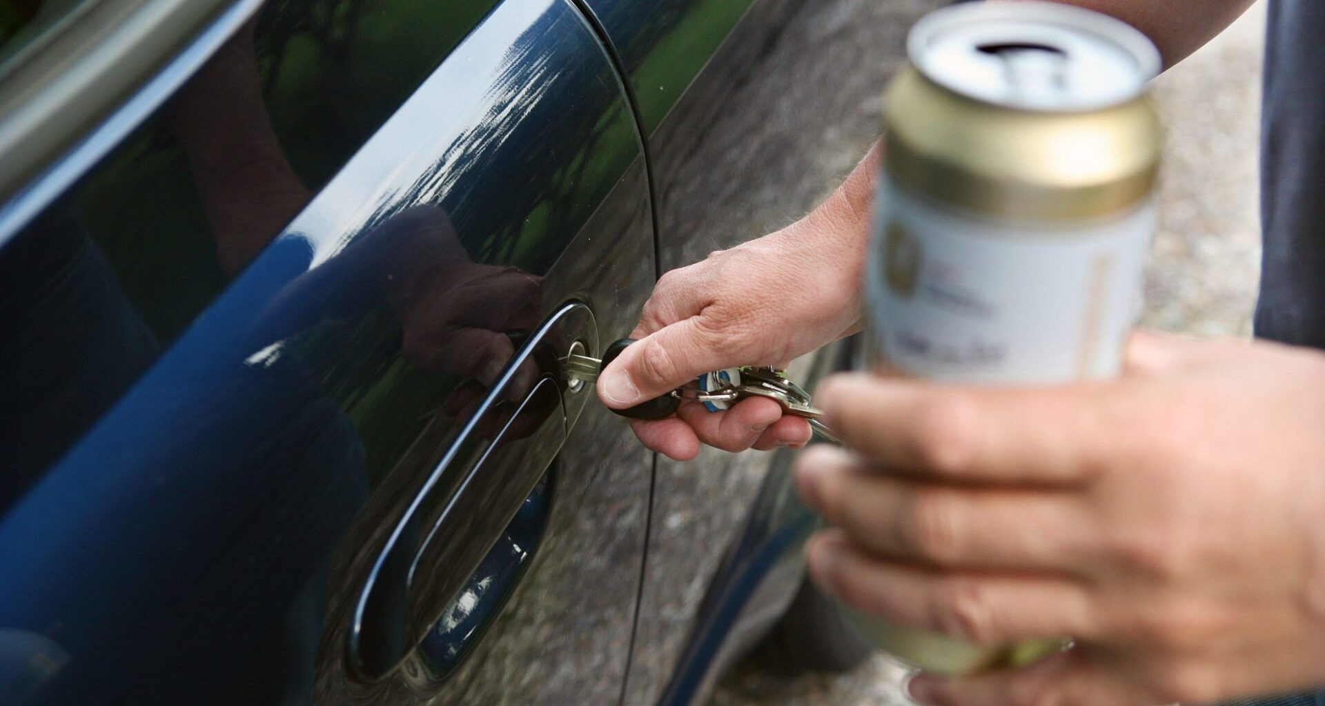 Alkohol am Steuer: Frau in Stuttgart mit platten Reifen unterwegs - Nachrichten aus Stuttgart