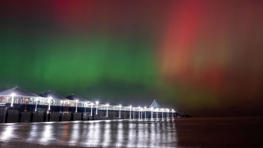 Polarlichter über dem Strand von Heringsdorf auf der Insel Usedom.