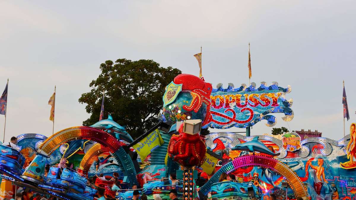 Neuheiten bei großer Kirmes in NRW – Stadt kündigt „spektakuläres Fahrgeschäft“ an