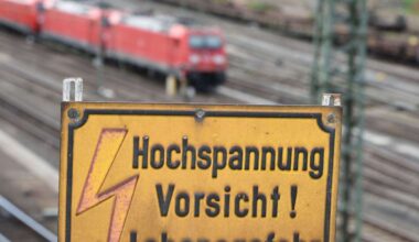 Bahnmitarbeiter erleidet schweren Stromschlag in Westhessen