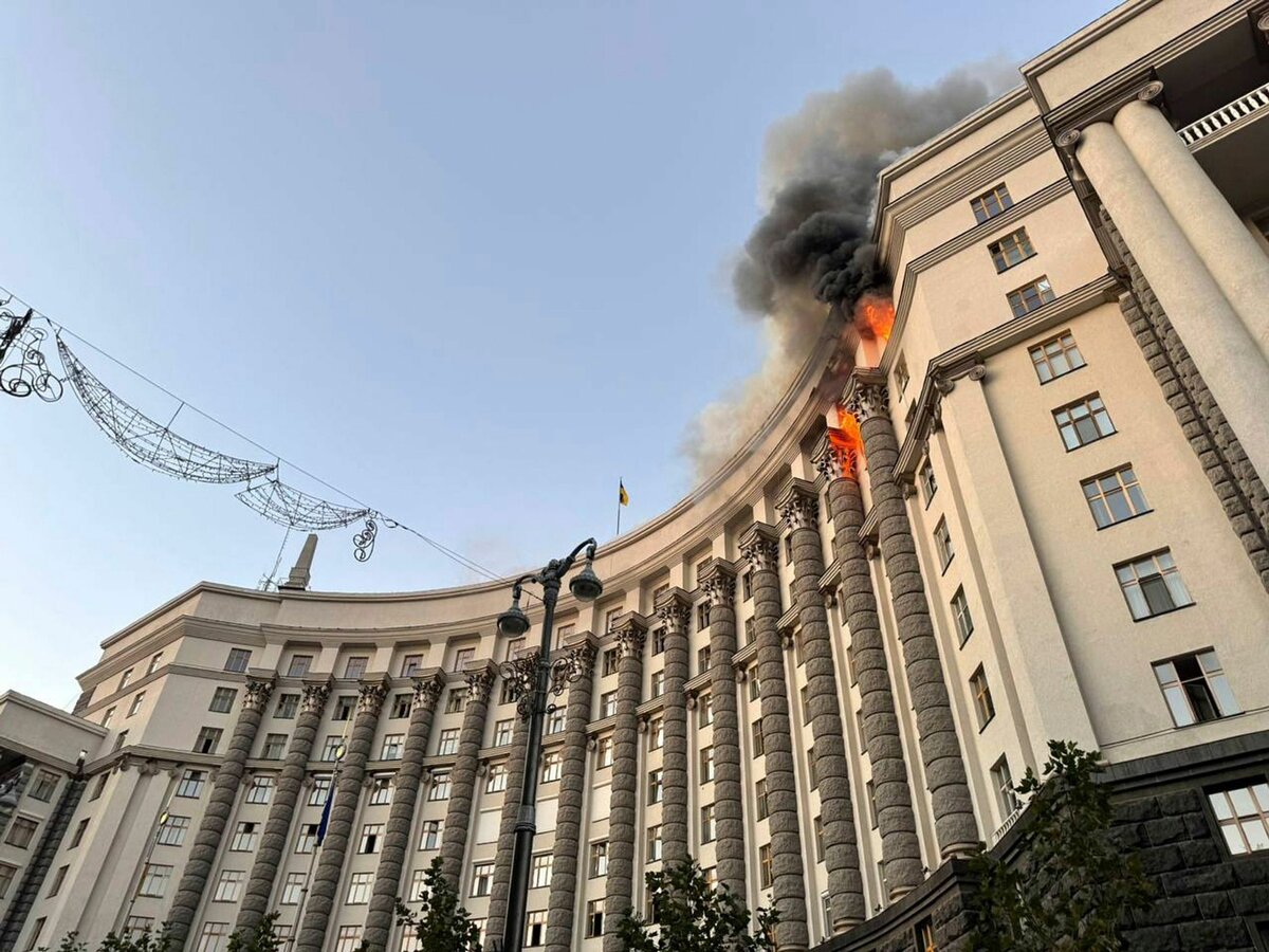 +++ Nachrichten im Ukraine-Krieg +++: Hauptregierungsgebäude in Kiew getroffen