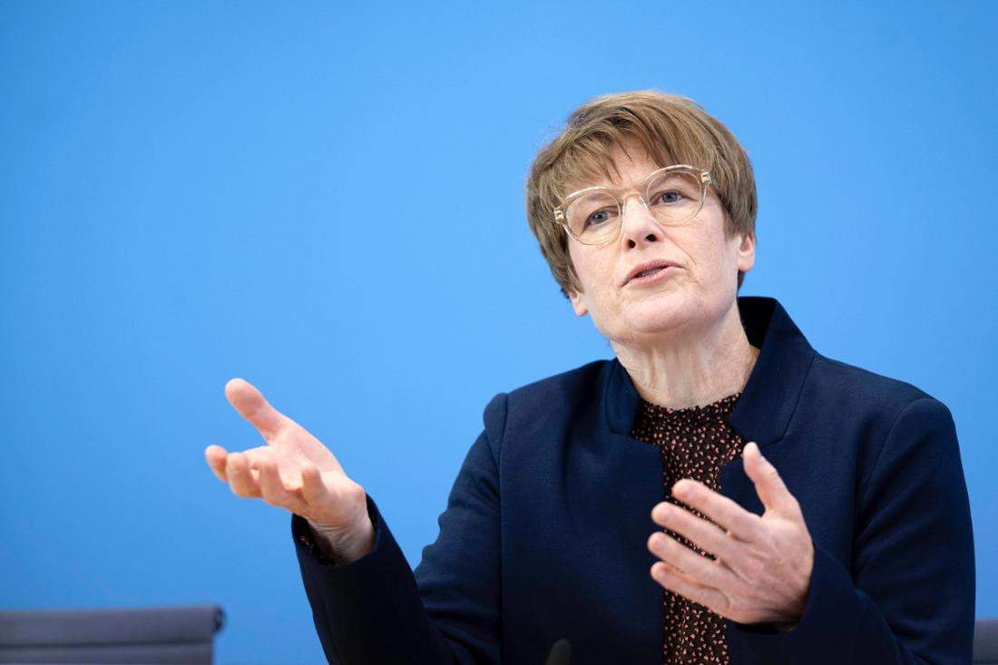 Veronika Grimm spricht bei der Pressekonferenz zum Jahresgutachten der Wirtschaftsweisen.