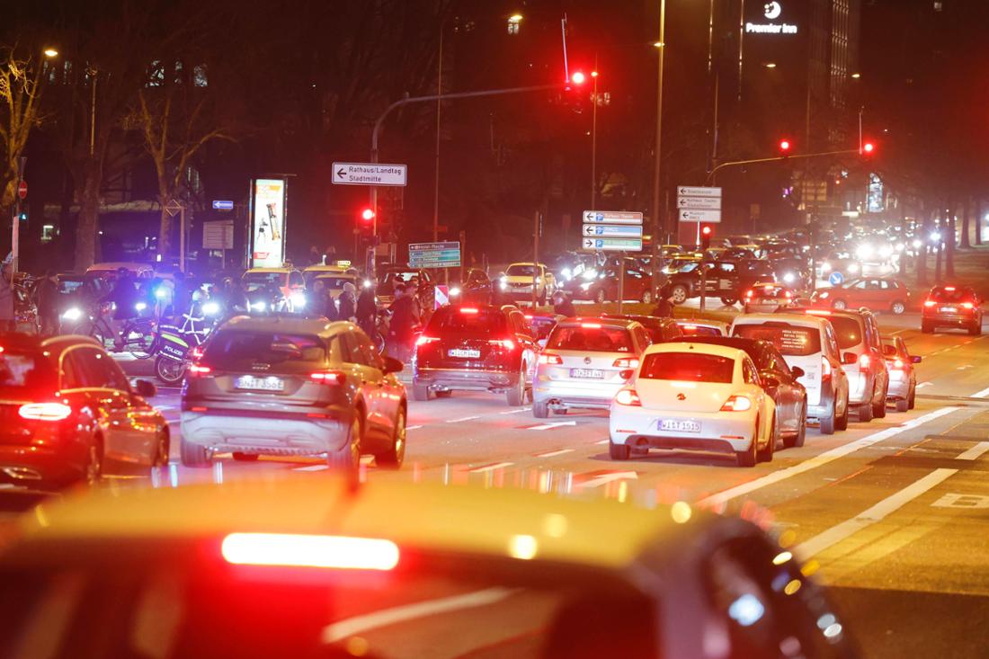 Kundgebung gegen Rechts 25.01.2024 Demonstration mit ca. 15.000 Teilnehmer:innen in Wiesbaden führt zu Verkehrsbeeinträc