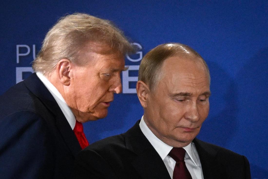 Donald Trump und Wladimir Putin gemeinsam auf einer Pressekonferenz nach dem Gipfeltreffen in Alaska.