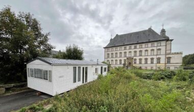 Bungalow versperrt Schlossbrücke in Mülheim: Eigentümer erklärt Hintergrund