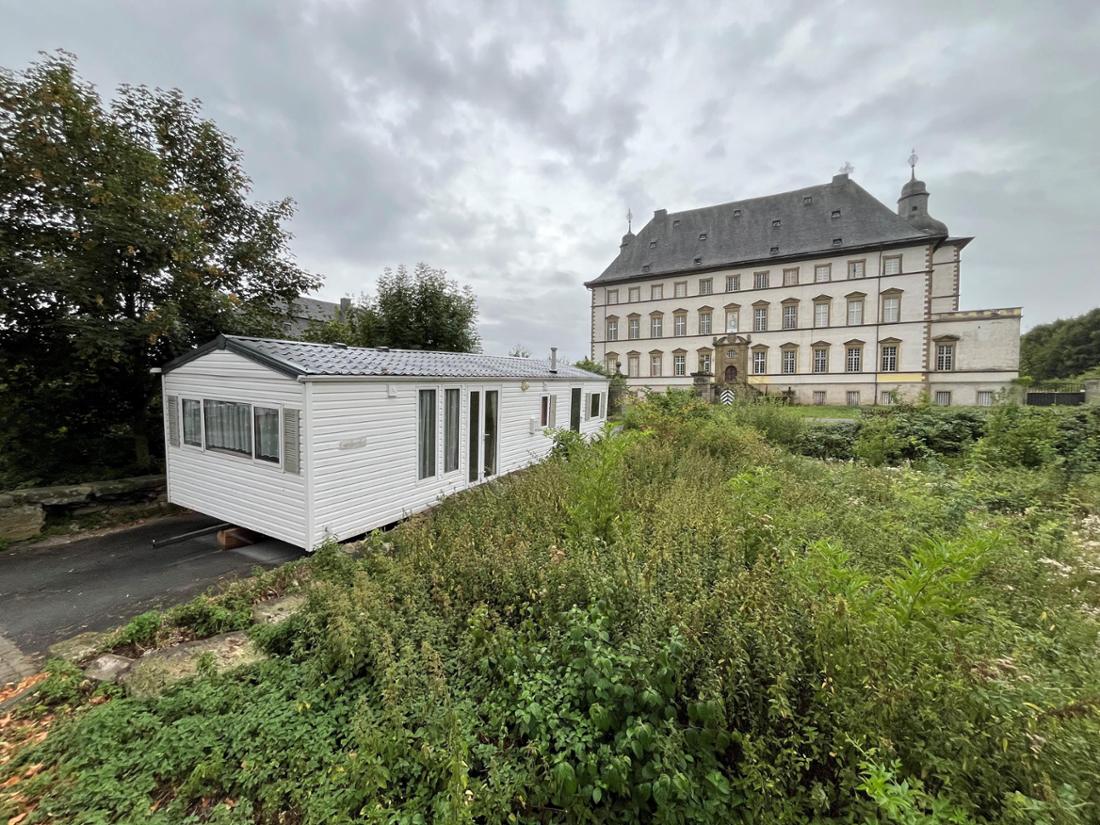 Warstein Schloss Mülheim Wohncontainer Brücke