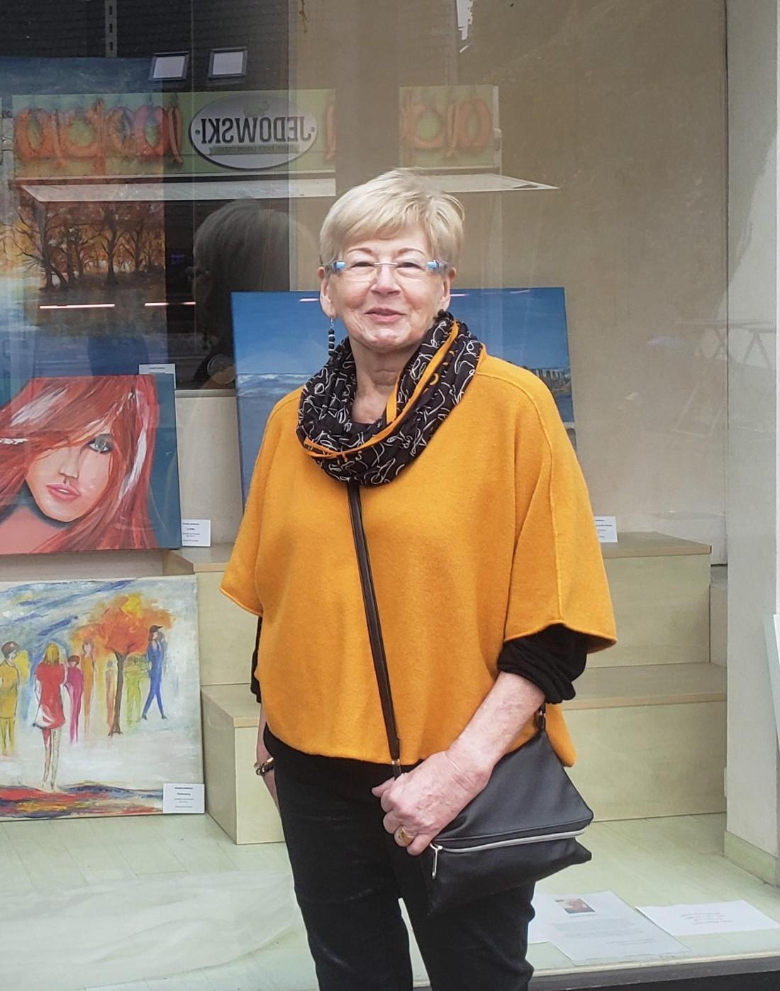 Annelie Linderhaus stellt im Kunstfenster aus