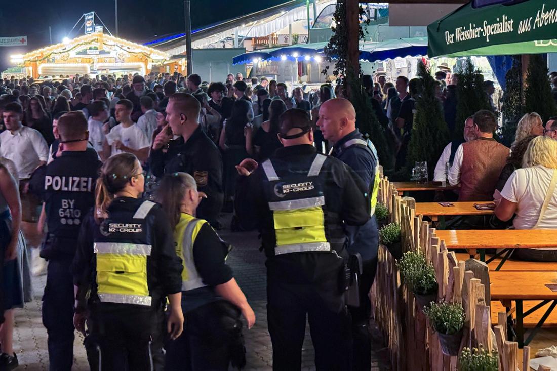 Polizei r�umt Gillamoos-Jahrmarkt wegen Unwetters