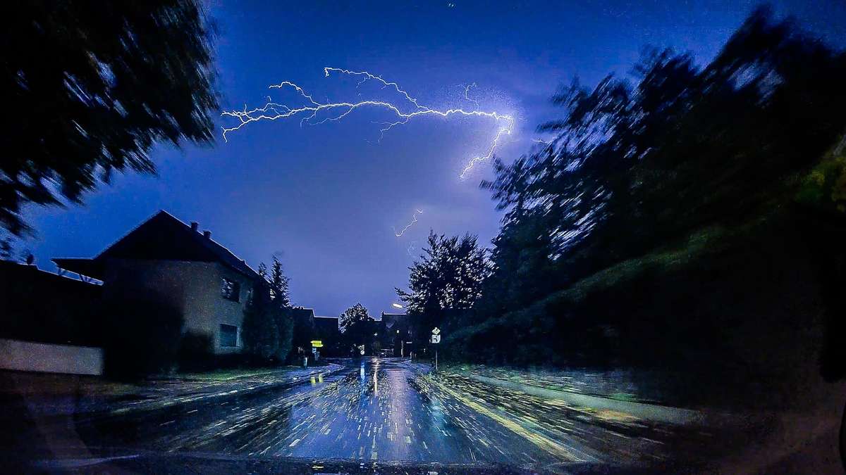 Schwere Unwetter ziehen über Bayern: Fotos der Gewitternacht