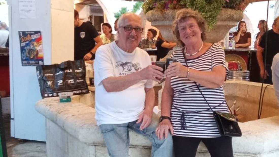Charly Montréal aka Hacke Glörfeld mit seiner Frau Sylviane in Frankreich.