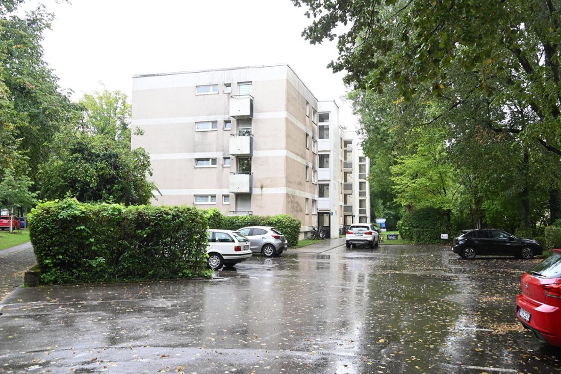 Forstenrieder Allee 14 Doping-Labor - Übersicht Haus von Aussen zum Prozess - Sebastian Adamik wegen Verstoss gegen das Anti-Doping Gesetz (Doping-Labor wo der Testosteron-Typ gepanscht hat, Forstenrieder Allee 14) - „Abschuss bitte Blenden “ - Landgericht Muenchen I., 3. grosse Strafkammer, Prozess Nymphenburgerstrasse am 5.09.2025Foto Sigi Jantz -b.a.-