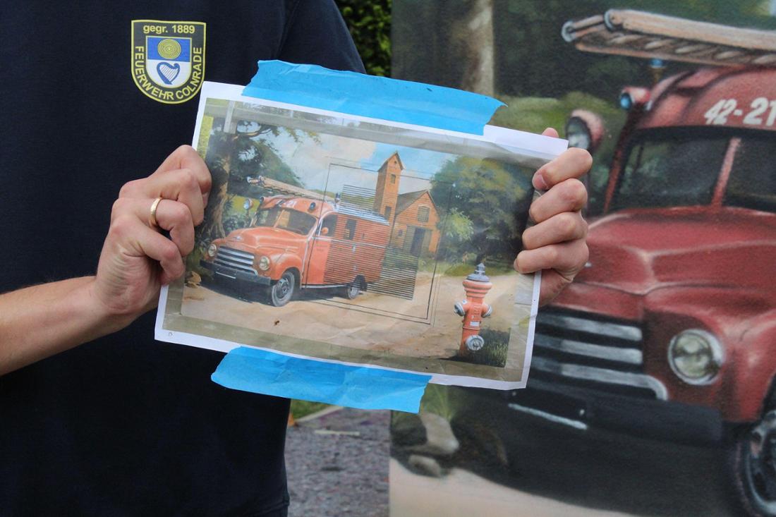 Diese Vorlage erstellten die Künstler anhand eines historischen Fotos von der Feuerwehr.