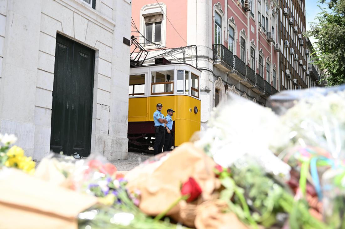 Tram derails In Lisbon killing 17 and injuring 20 people