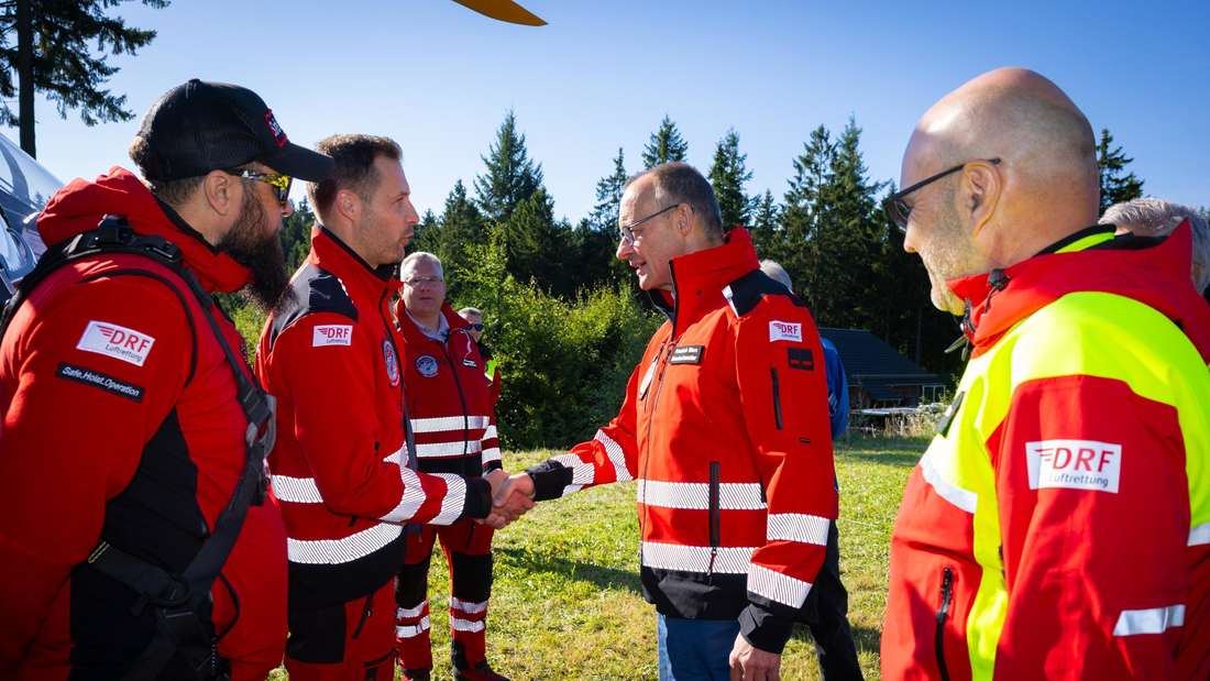 Bundeskanzler Friedrich Merz zu Besuch beim Windentraining der DRF Luftrettung in Winterberg Quelle: DRF Stiftung Luftrettung gemeinnützige GmbH Winterberg Datum: 06.09.25 Foto: © Patric Fouad