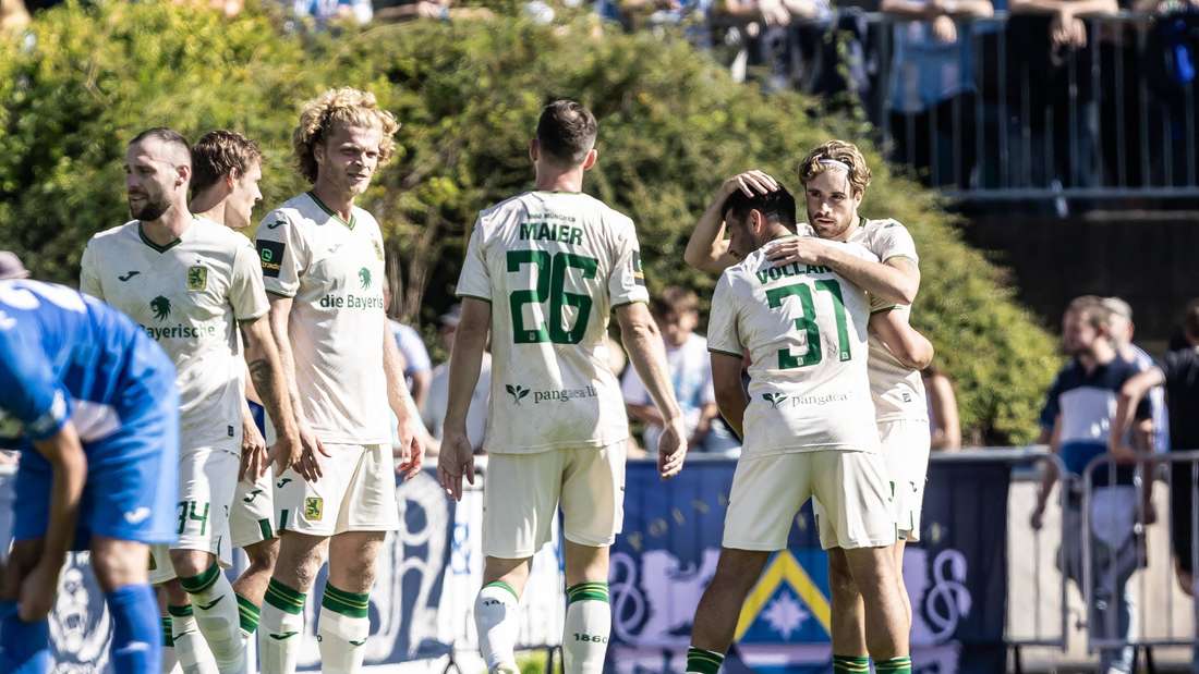Der TSV 1860 München feiert den Einzug ins Pokal-Viertelfinale.