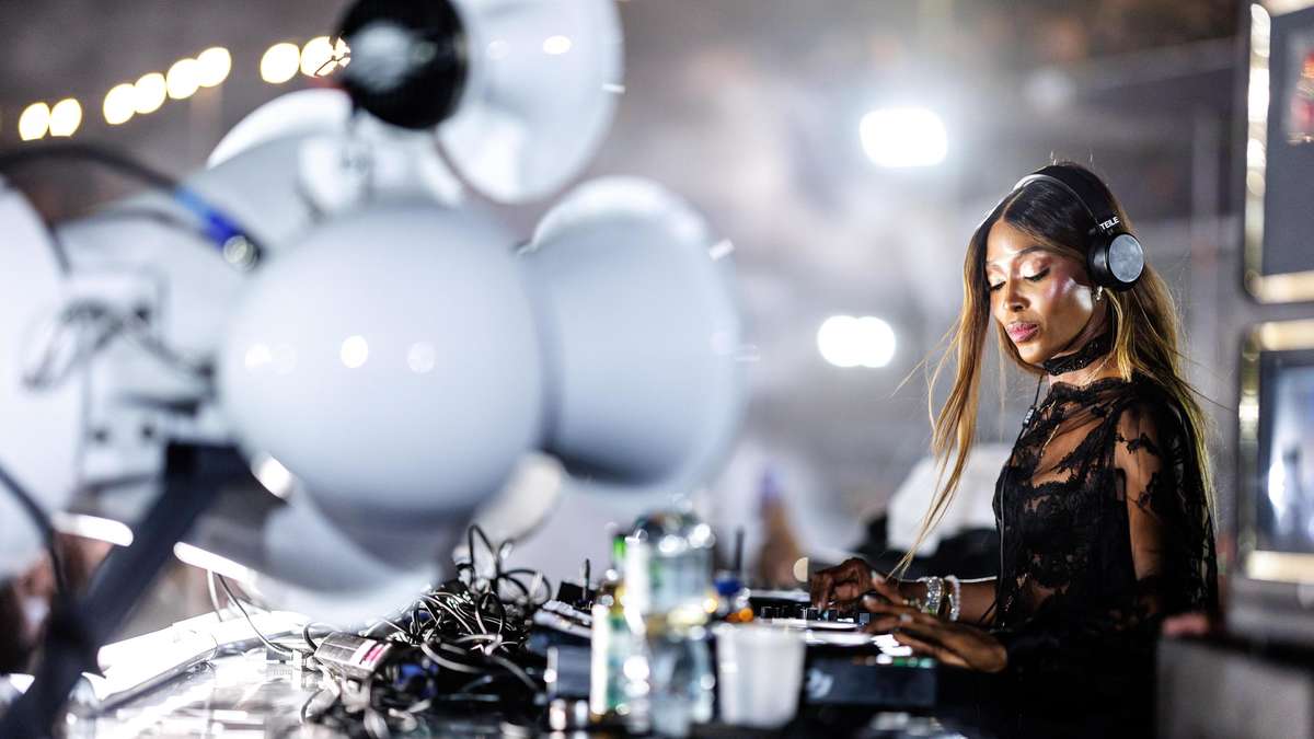 Supermodel begeistert als DJane in München