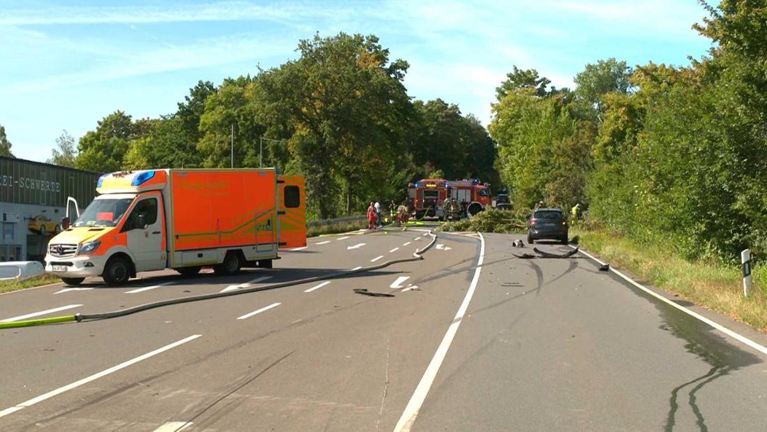 In Schwerte hat sich ein tragischer Unfall ereignet, bei dem nach ersten Erkenntnissen ein Mann und zwei Kinder ums Leben kamen. Ein brennendes E-Auto wurde zur tödlichen Falle.