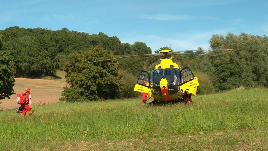 In Schwerte hat sich ein tragischer Unfall ereignet, bei dem nach ersten Erkenntnissen ein Mann und zwei Kinder ums Leben kamen. Ein brennendes E-Auto wurde zur tödlichen Falle.