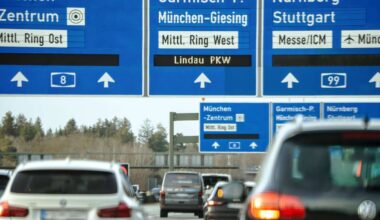 Mehrere Autos krachen auf A8 ineinander